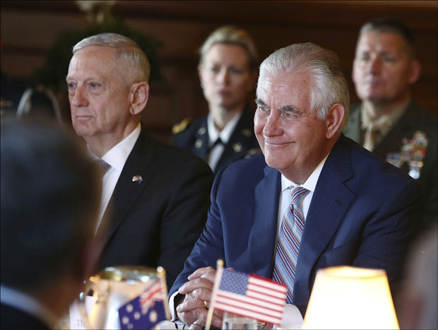 Трамп пружа руку Русији